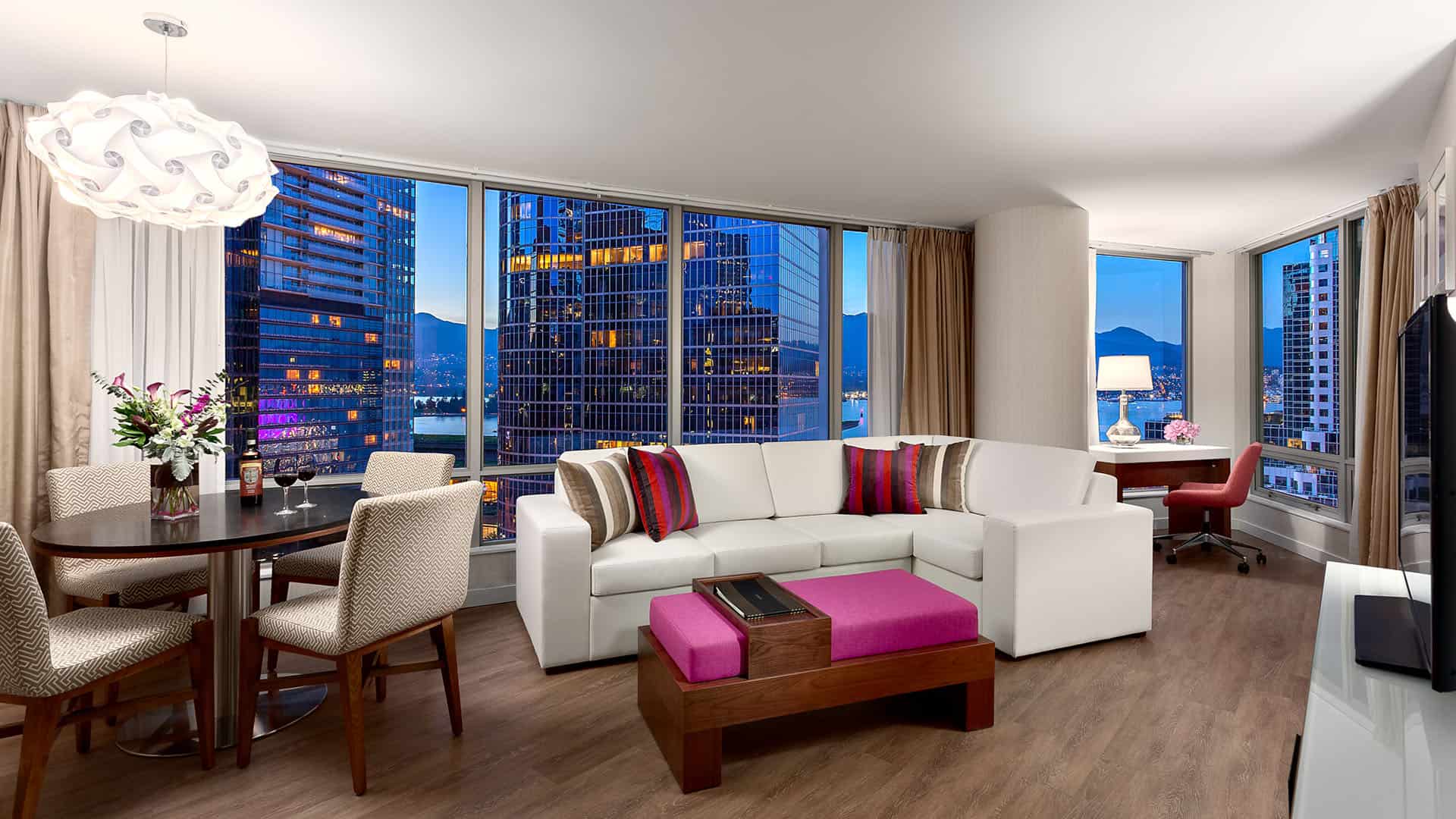 Auberge Vancouver Downtown Hotel King Harbour View Suite