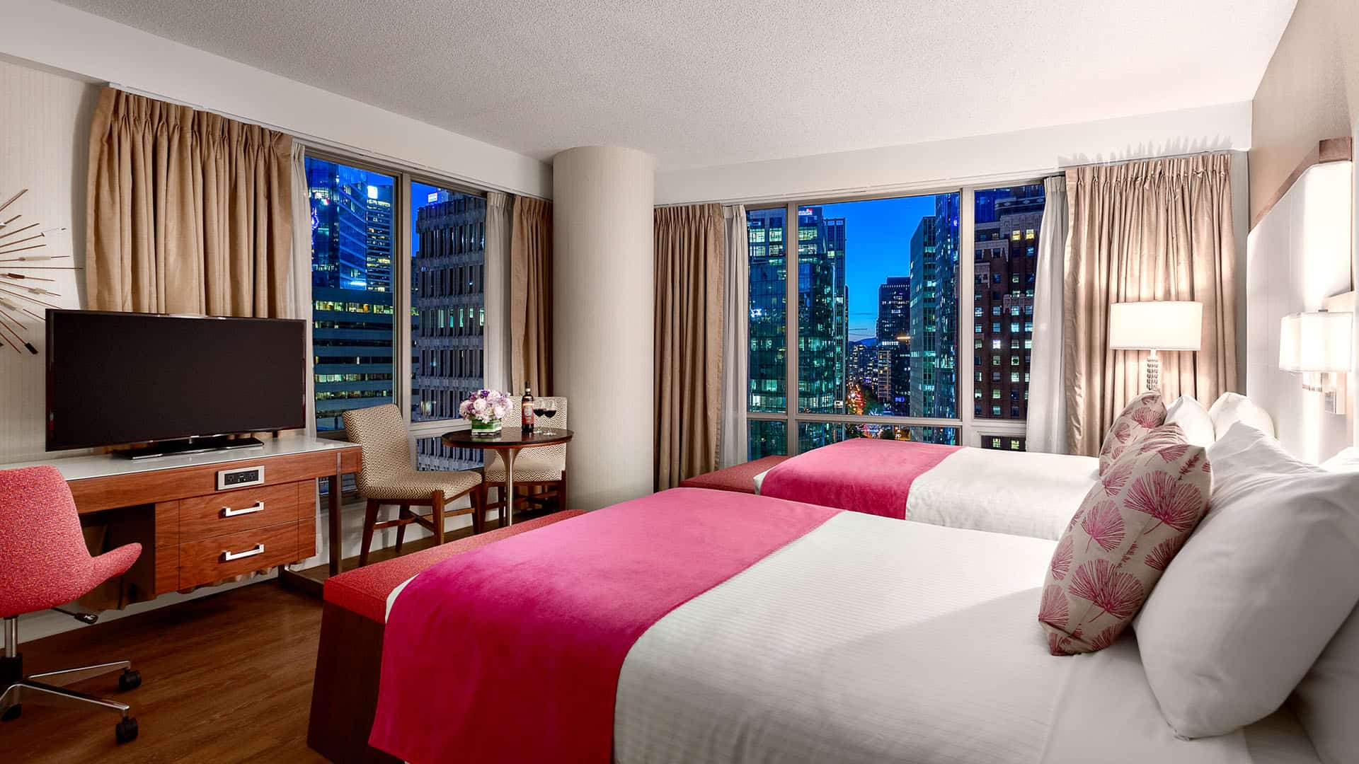Deluxe City View 2 Doubles at Auberge Vancouver Hotel