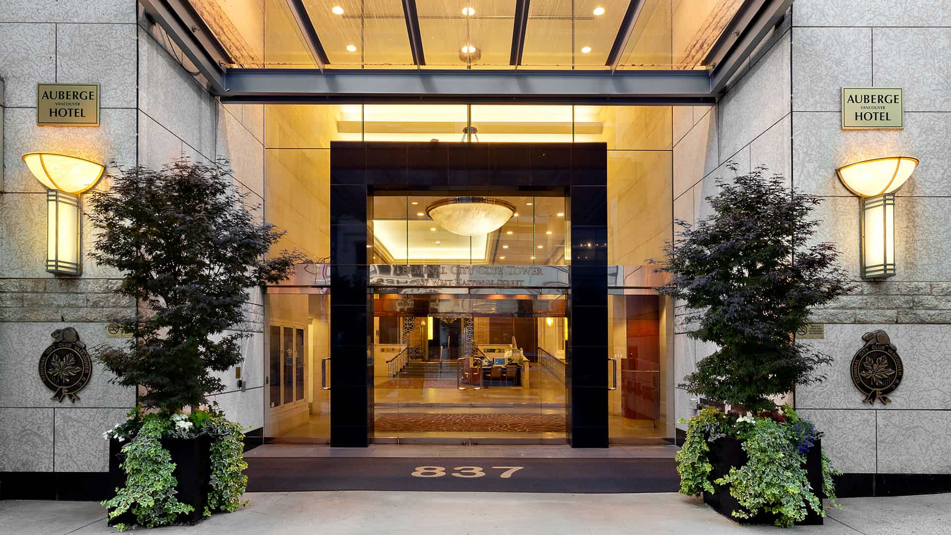 Auberge Vancouver Hotel Front Entrance